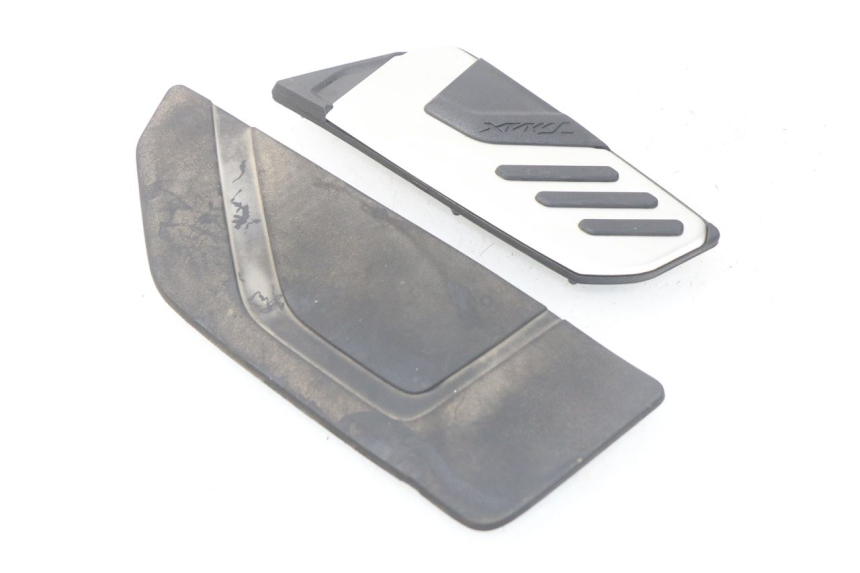 photo de TAPA REPOSAPIES GOMMA YAMAHA YP T-MAX TMAX 530 (2017 - 2020)