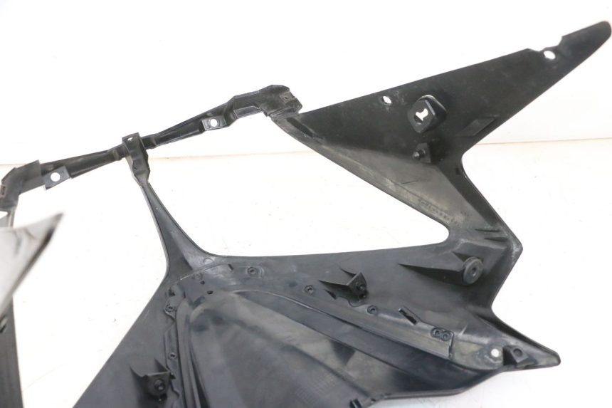 photo de CARENADO FRONTAL SUZUKI DL V STROM 1000 (2002 - 2007) - Primer plano técnico