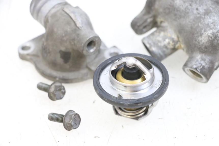 photo de TERMOSTATO  SUZUKI DL V STROM 1000 (2002 - 2007) - Detalles de los puntos de fijación