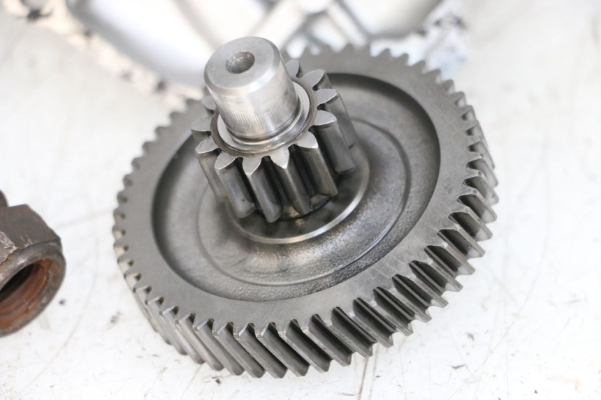 photo de RUEDA TRASERA ENGRANAJES MBK BOOSTER SPIRIT NAKED 50 (2004 - 2017) - Primer plano de alta resolución