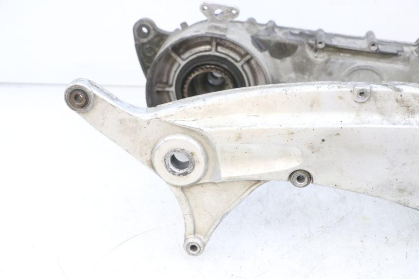 photo de RUEDA TRASERA ENGRANAJES SUZUKI BURGMAN EXECUTIVE ABS 650 (2006 - 2012) - Detalles de los puntos de fijación