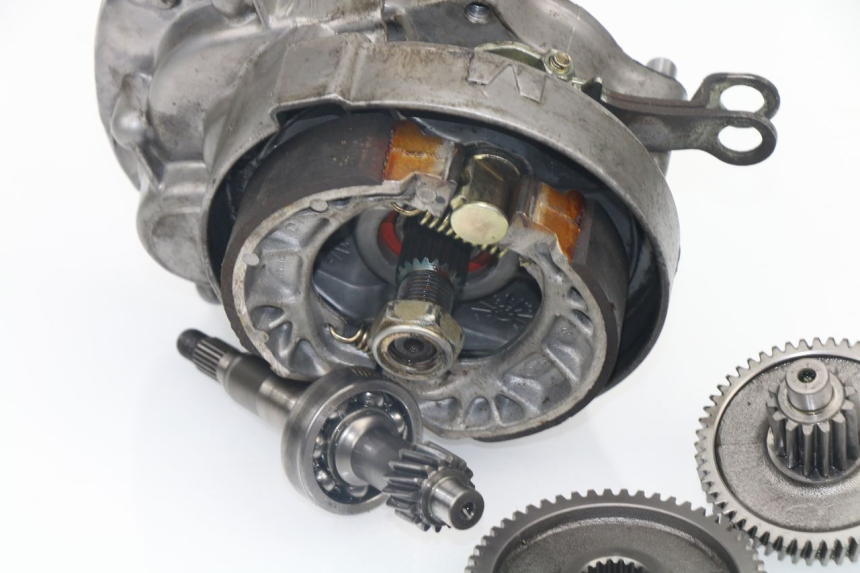 photo de RUEDA TRASERA ENGRANAJES KYMCO LIKE 4T 50 (2009 - 2018) - Zoom estado de uso