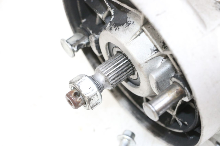 photo de RUEDA TRASERA ENGRANAJES PIAGGIO NEW TYPHOON 50 (2018 - 2021) - Primer plano técnico