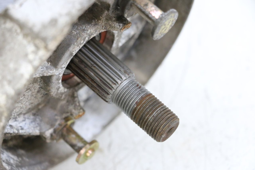 photo de RUEDA TRASERA ENGRANAJES SYM ORBIT 2 50 (2008 - 2014) - Primer plano técnico