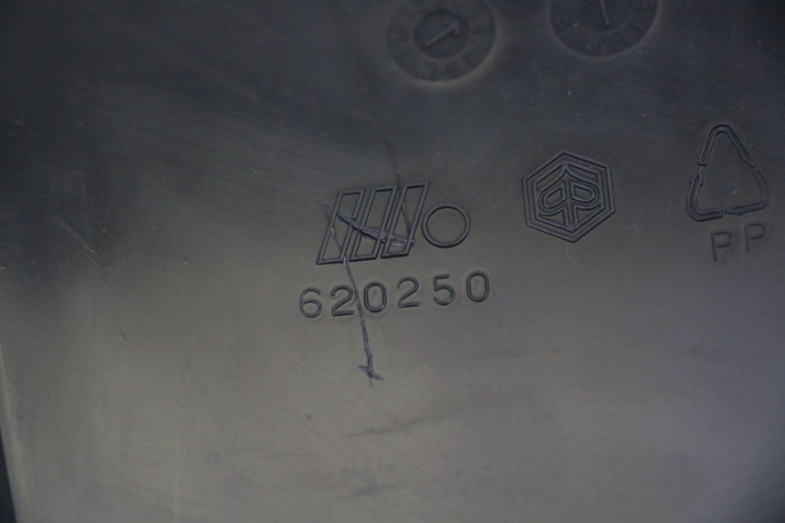 photo de TAPA DE COMBUSTIBLE PIAGGIO MP3 LT 400 (2007 - 2012) - Primer plano técnico