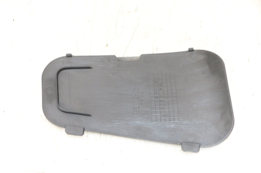 photo de TAPA DE INSPECCIÓN DELANTERA SUZUKI BURGMAN 125 (2007 - 2014)