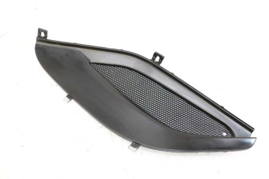 photo de TAPA DERECHA PIAGGIO MP3 HPE 300 (2019 - 2026) - Primer plano técnico