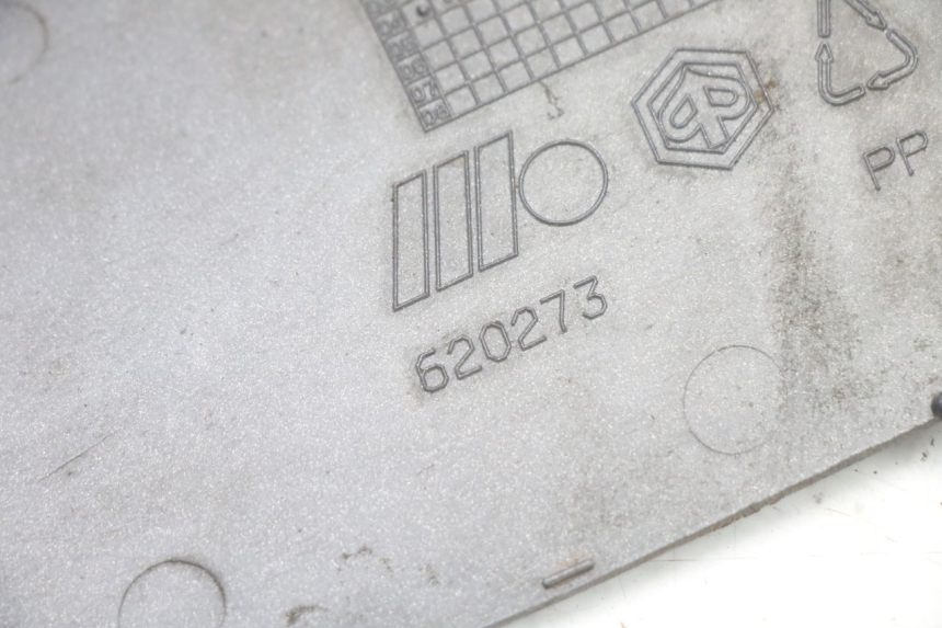 photo de TAPA DE INSPECCIÓN DERECHA PIAGGIO X8 125 (2004 - 2007)