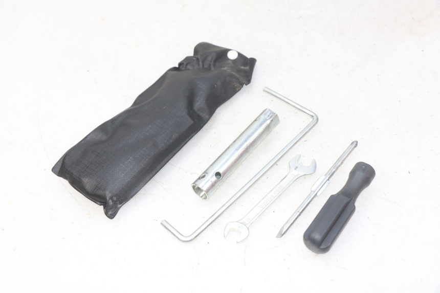 photo de KIT DE HERRAMIENTAS SUZUKI BURGMAN 125 (2007 - 2014)