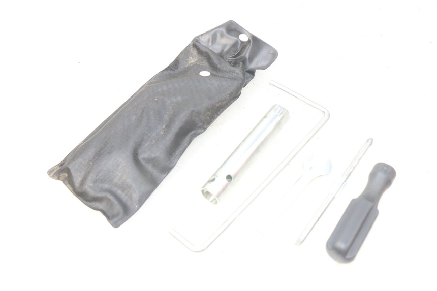 photo de KIT DE HERRAMIENTAS SUZUKI BURGMAN 125 (2007 - 2014)