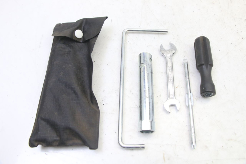 photo de KIT DE HERRAMIENTAS SUZUKI BURGMAN 125 (2007 - 2014)