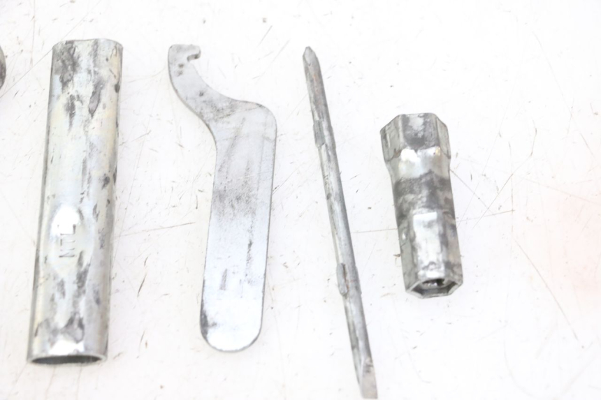 photo de JUEGO HERRAMIENTAS HONDA CBF 125 (2009 - 2015)