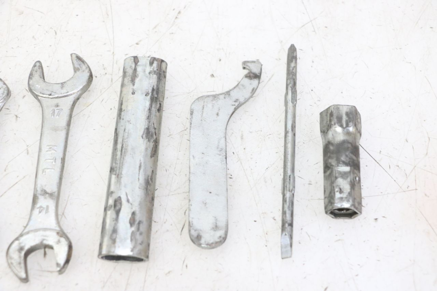 photo de JUEGO HERRAMIENTAS HONDA CBF 125 (2009 - 2015)