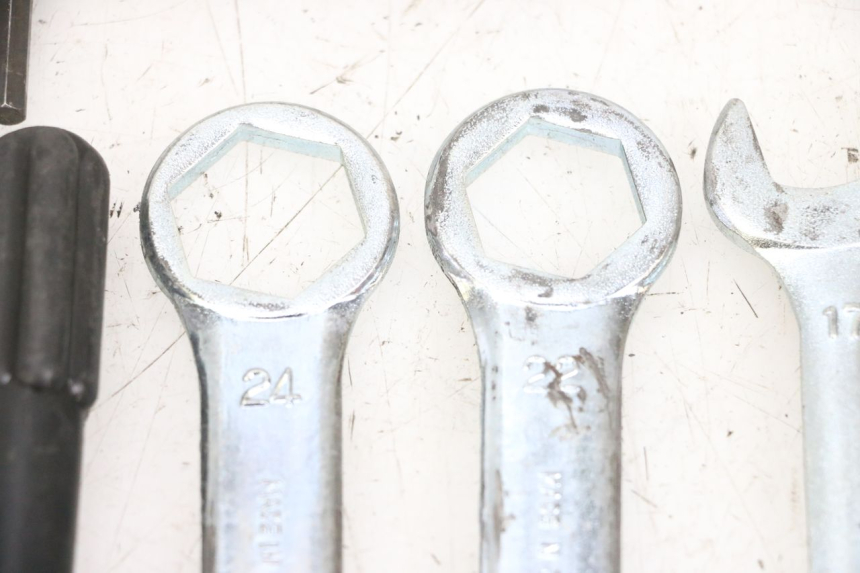 photo de JUEGO HERRAMIENTAS SUZUKI DL V STROM 1000 (2002 - 2007) - Recambio usado revisado