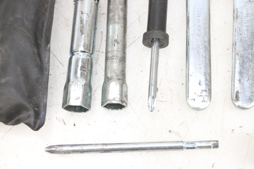 photo de JUEGO HERRAMIENTAS SUZUKI DL V STROM 1000 (2002 - 2007) - Marcados y referencias originales