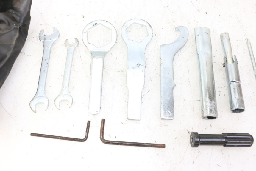 photo de JUEGO HERRAMIENTAS YAMAHA FZ6 FAZER S2 600 (2007 - 2011)
