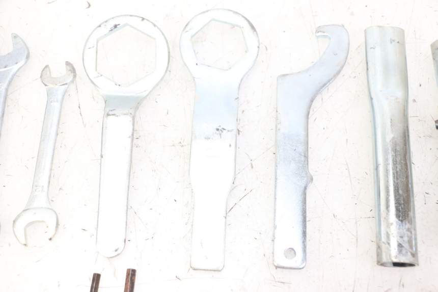 photo de JUEGO HERRAMIENTAS YAMAHA FZ6 FAZER S2 600 (2007 - 2011)