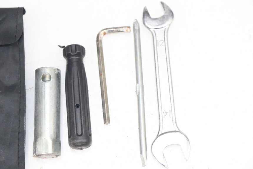 photo de KIT DE HERRAMIENTAS JM MOTORS OLDIES 4T 50 (2010 - 2020)