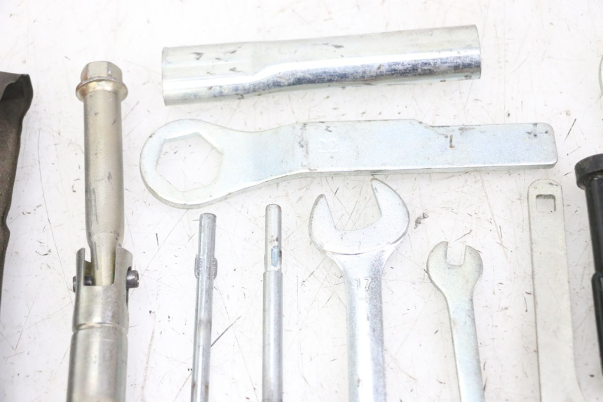 photo de KIT DE HERRAMIENTAS KAWASAKI ZR7 ZR-7 S 750 (1999 - 2004)