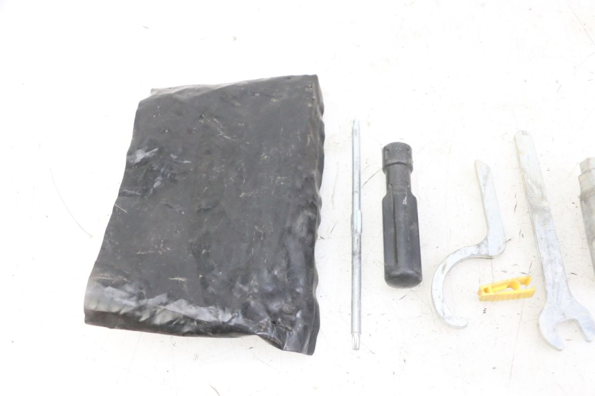 photo de KIT DE HERRAMIENTAS PIAGGIO MP3 LT 300 (2010 - 2016)