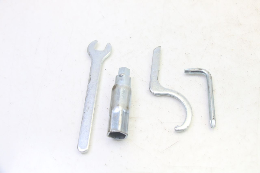 photo de JUEGO HERRAMIENTAS PIAGGIO MP3 RL 250 (2007 - 2010)