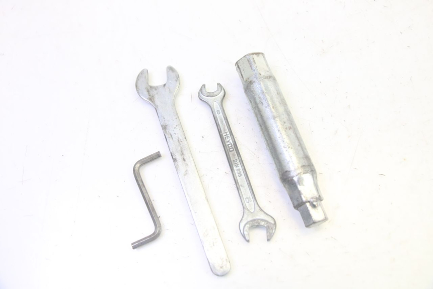 photo de JUEGO HERRAMIENTAS PIAGGIO MP3 500 (2011 - 2015)