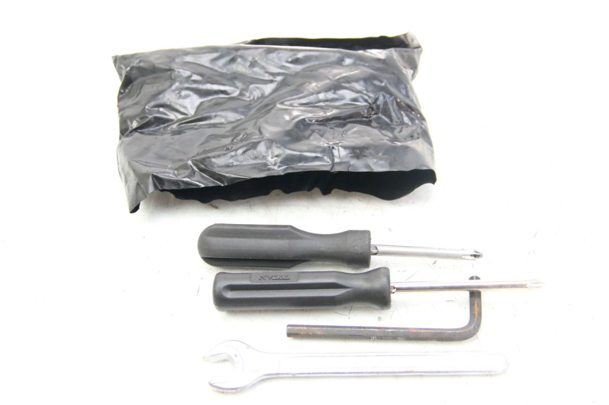 photo de KIT DE HERRAMIENTAS PIAGGIO VESPA GRANTURISMO 125 (2003 - 2007)