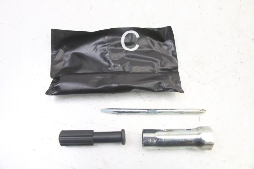 photo de KIT DE HERRAMIENTAS PIAGGIO ZIP 2T 50 (2009 - 2019)