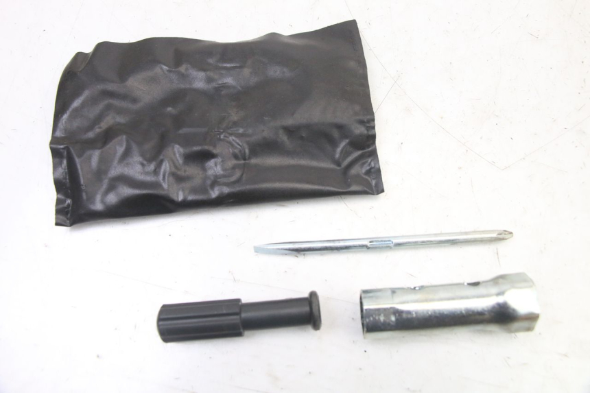 photo de KIT DE HERRAMIENTAS PIAGGIO ZIP 2T 50 (2009 - 2019)