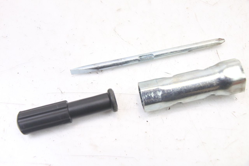 photo de KIT DE HERRAMIENTAS PIAGGIO ZIP 2T 50 (2009 - 2019)