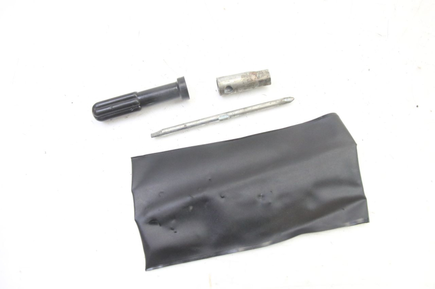 photo de JUEGO HERRAMIENTAS GILERA RUNNER SP 50 (2006 - 2008)