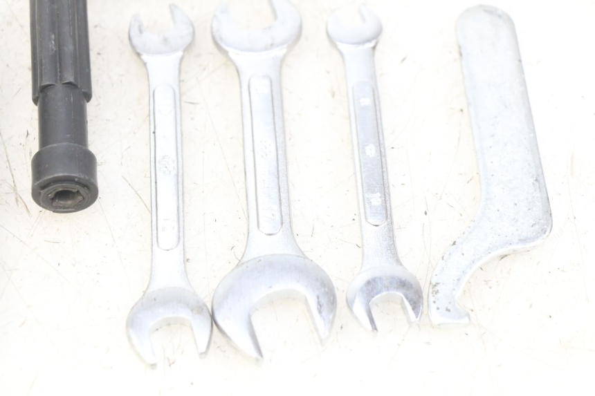 photo de KIT DE HERRAMIENTAS DAELIM S3 125 (2010 - 2017)