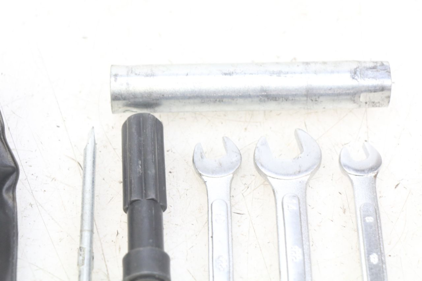 photo de KIT DE HERRAMIENTAS DAELIM S3 125 (2010 - 2017)