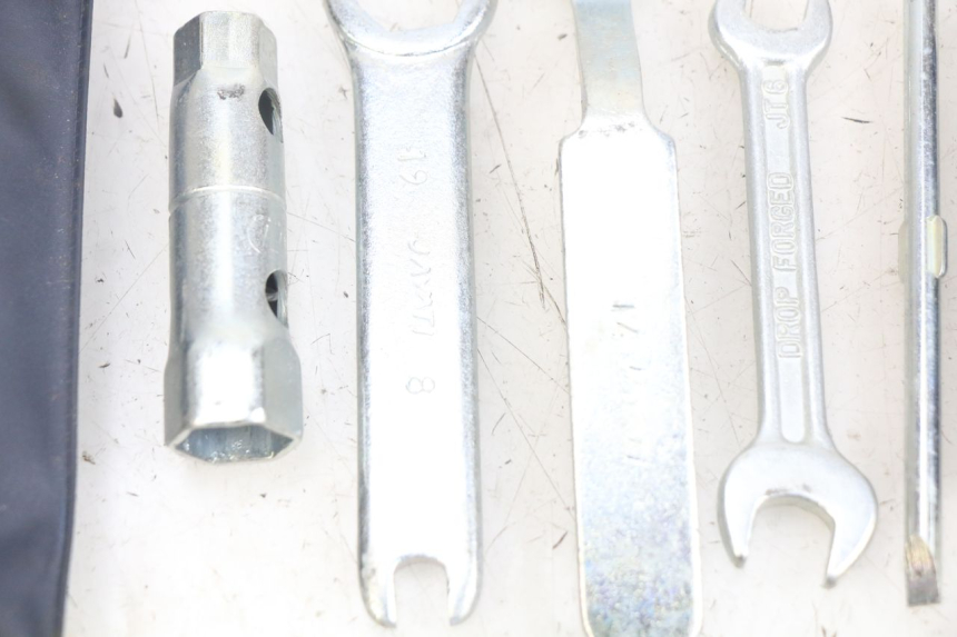 photo de KIT DE HERRAMIENTAS HONDA SCV LEAD 100 (2003 - 2007)