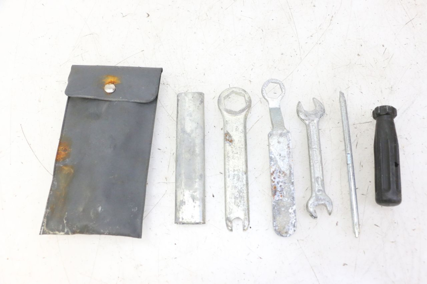 photo de KIT DE HERRAMIENTAS HONDA SCV LEAD 100 (2003 - 2007)