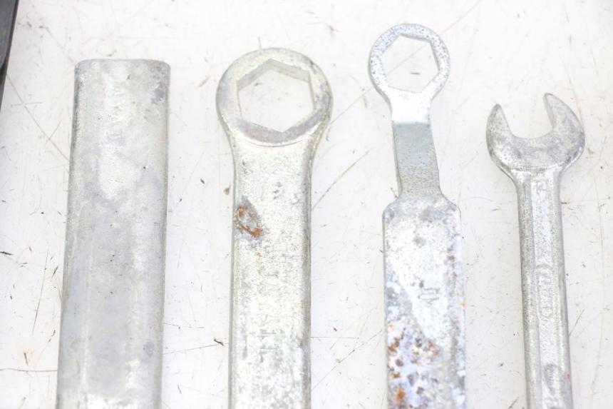 photo de KIT DE HERRAMIENTAS HONDA SCV LEAD 100 (2003 - 2007)