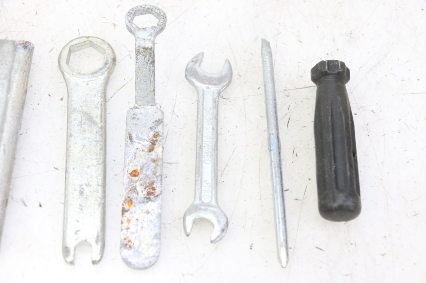 photo de KIT DE HERRAMIENTAS HONDA SCV LEAD 100 (2003 - 2007)