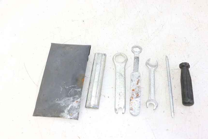 photo de KIT DE HERRAMIENTAS HONDA SCV LEAD 100 (2003 - 2007)