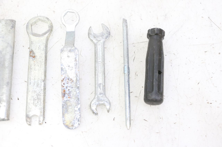 photo de KIT DE HERRAMIENTAS HONDA SCV LEAD 100 (2003 - 2007)