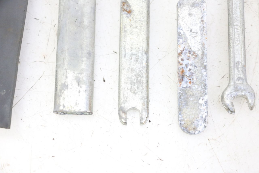 photo de KIT DE HERRAMIENTAS HONDA SCV LEAD 100 (2003 - 2007)