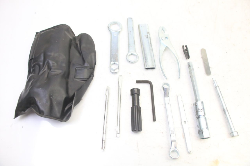 photo de JUEGO HERRAMIENTAS HONDA ST PAN EUROPEAN 1300 (2002 - 2013)