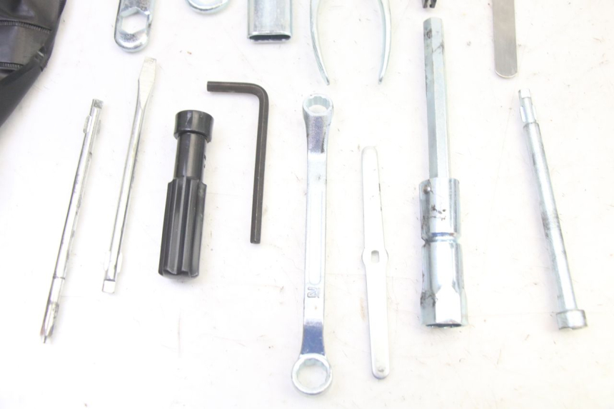 photo de JUEGO HERRAMIENTAS HONDA ST PAN EUROPEAN 1300 (2002 - 2013)