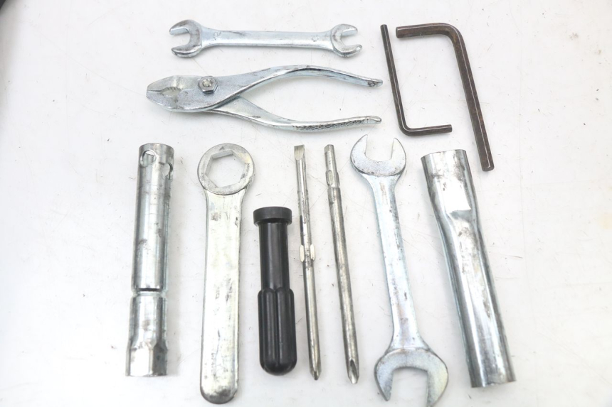 photo de Kit de herramientas SUZUKI VL INTRUDER 125 (2004 - 2007)