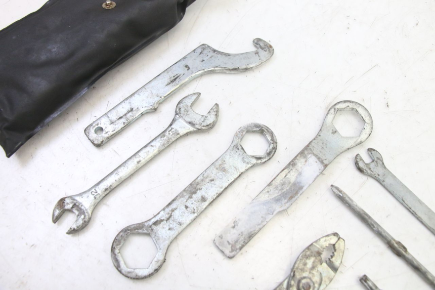 photo de JUEGO HERRAMIENTAS YAMAHA TDR DELTABOX 125 (1993 - 2003)