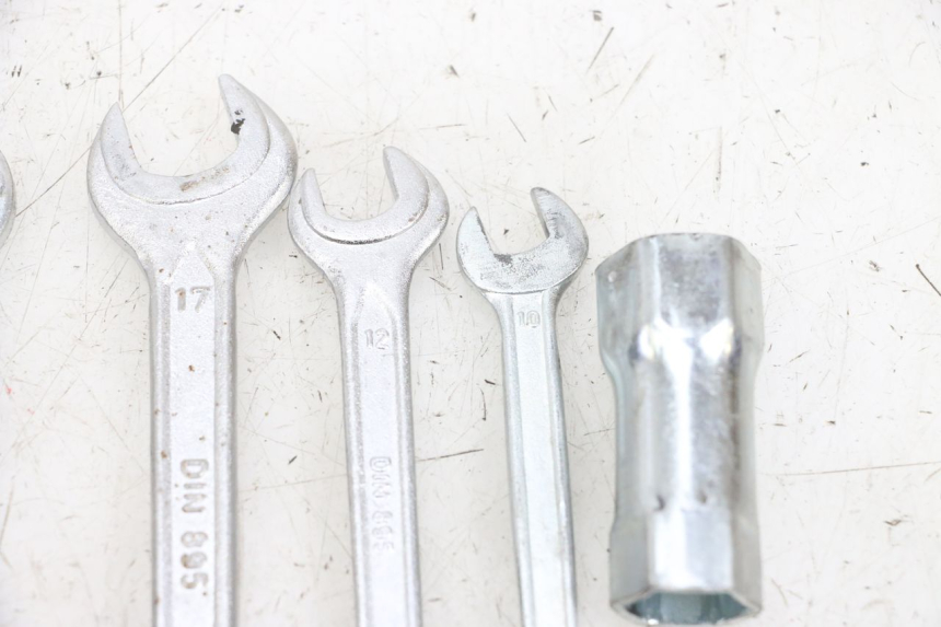 photo de JUEGO HERRAMIENTAS YAMAHA TZR 50 (2008 - 2016) - Recambio usado revisado