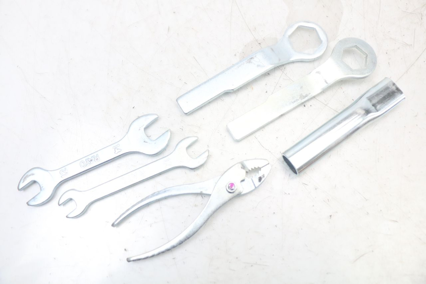 photo de KIT DE HERRAMIENTAS KAWASAKI VERSYS ABS 650 (2015 - 2018)