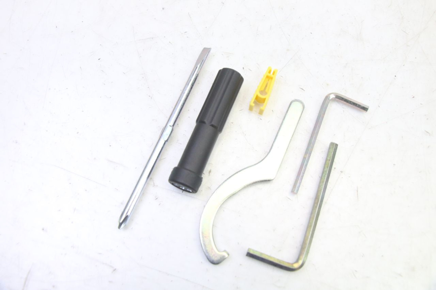 photo de JUEGO HERRAMIENTAS YAMAHA XMAX X-MAX 125 (2021 - 2025)