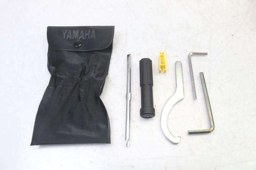 photo de JUEGO HERRAMIENTAS YAMAHA XMAX X-MAX 125 (2021 - 2025)