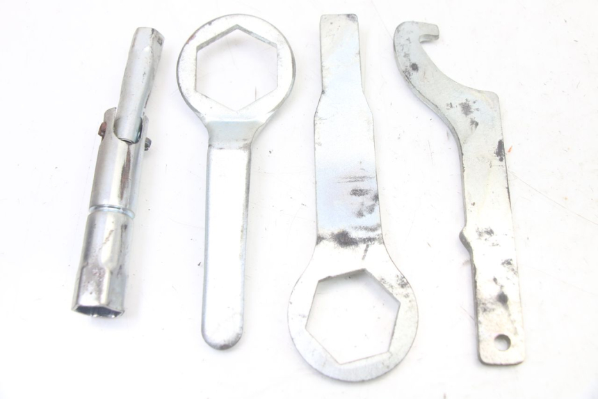 photo de JUEGO HERRAMIENTAS YAMAHA FZ6 FAZER S2 600 (2007 - 2011)