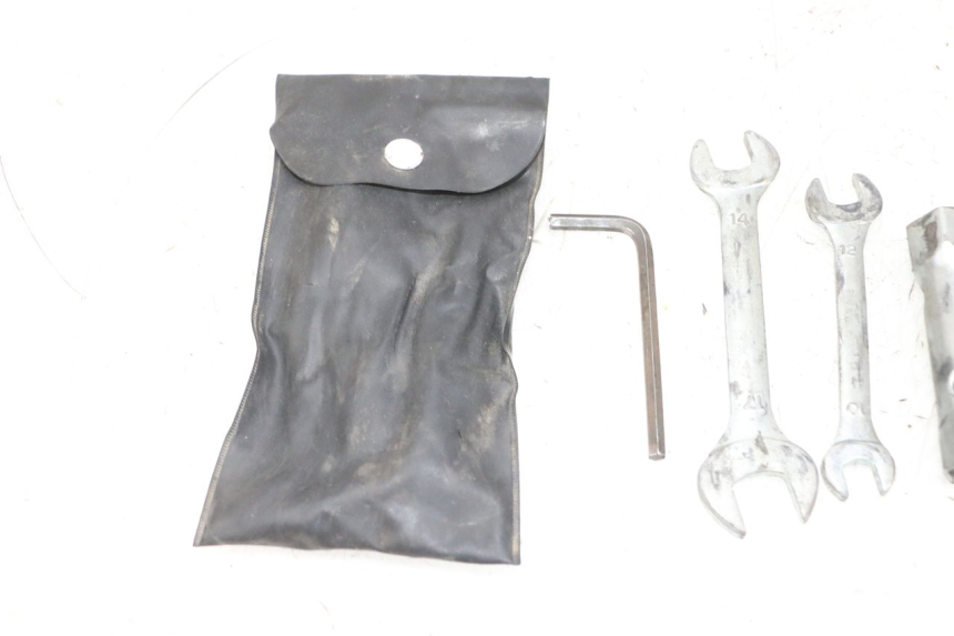 photo de JUEGO HERRAMIENTAS YAMAHA YFM R RAPTOR 250 (2008 - 2014) - Detalles de los puntos de fijación